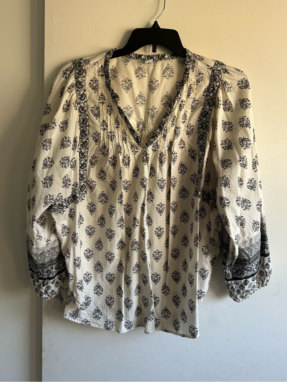 Old Navy White Blouse with Black Paisley Motif 3/4 Sleeves